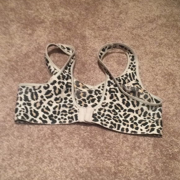 Bras - Picture 3 of 3
